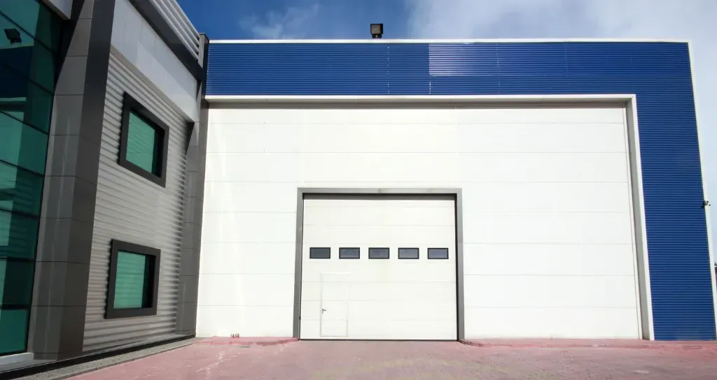 Dobór bramy przemysłowej do branży